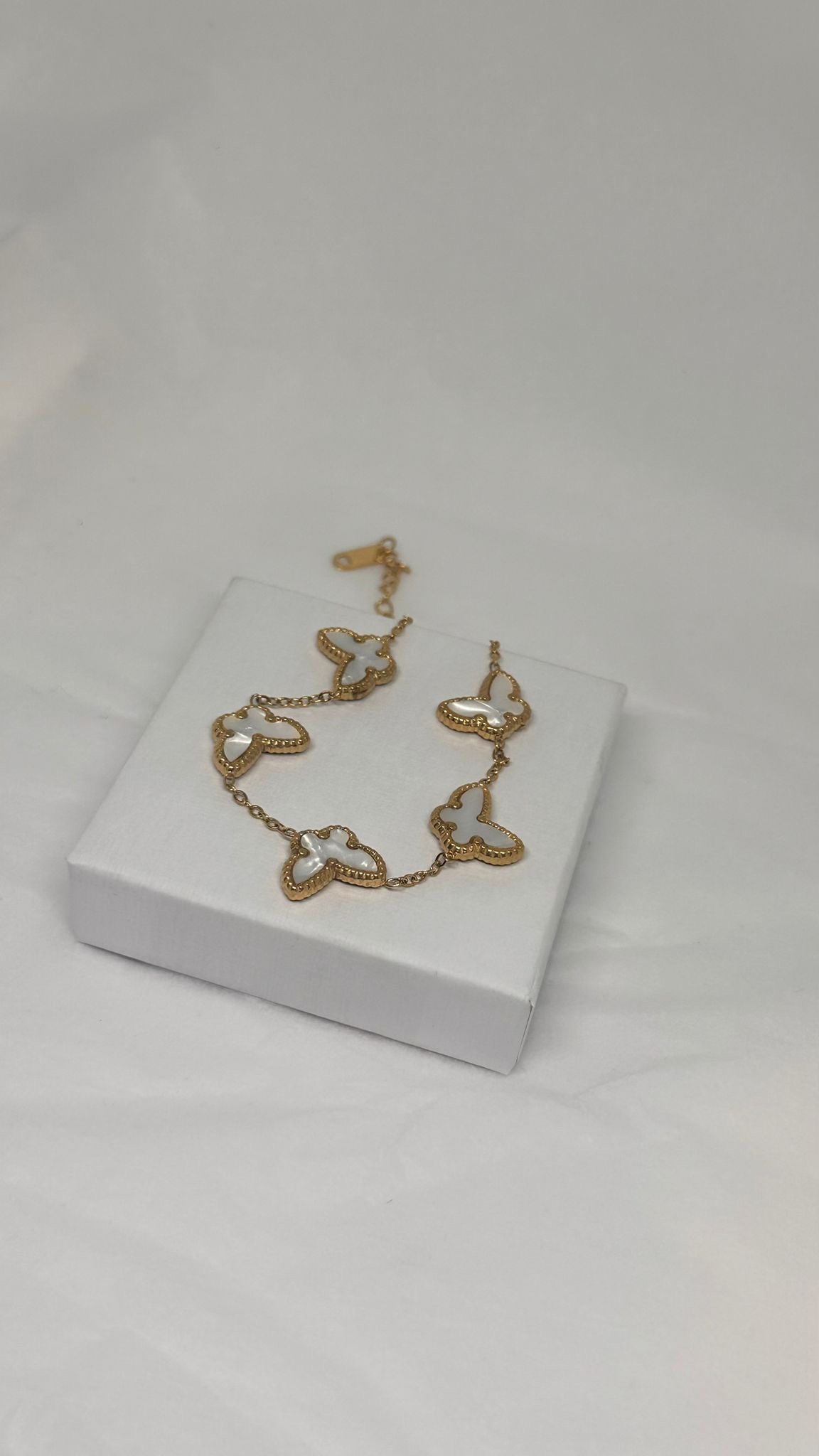 Bracelet BUTTERFLY Nacré – Chaîne dorée premium