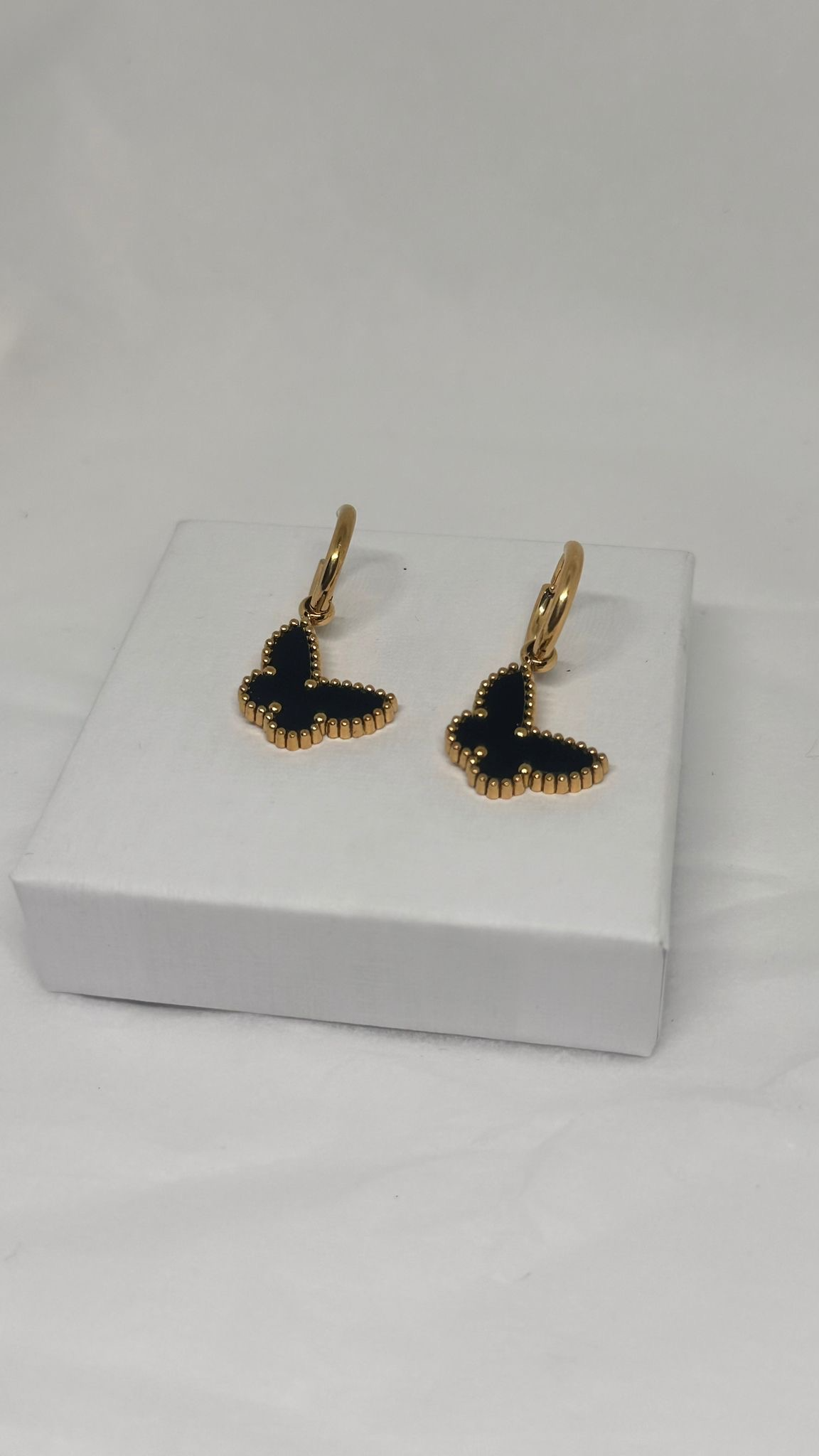 Boucles BUTTERFLY Noires – Créoles dorées premium