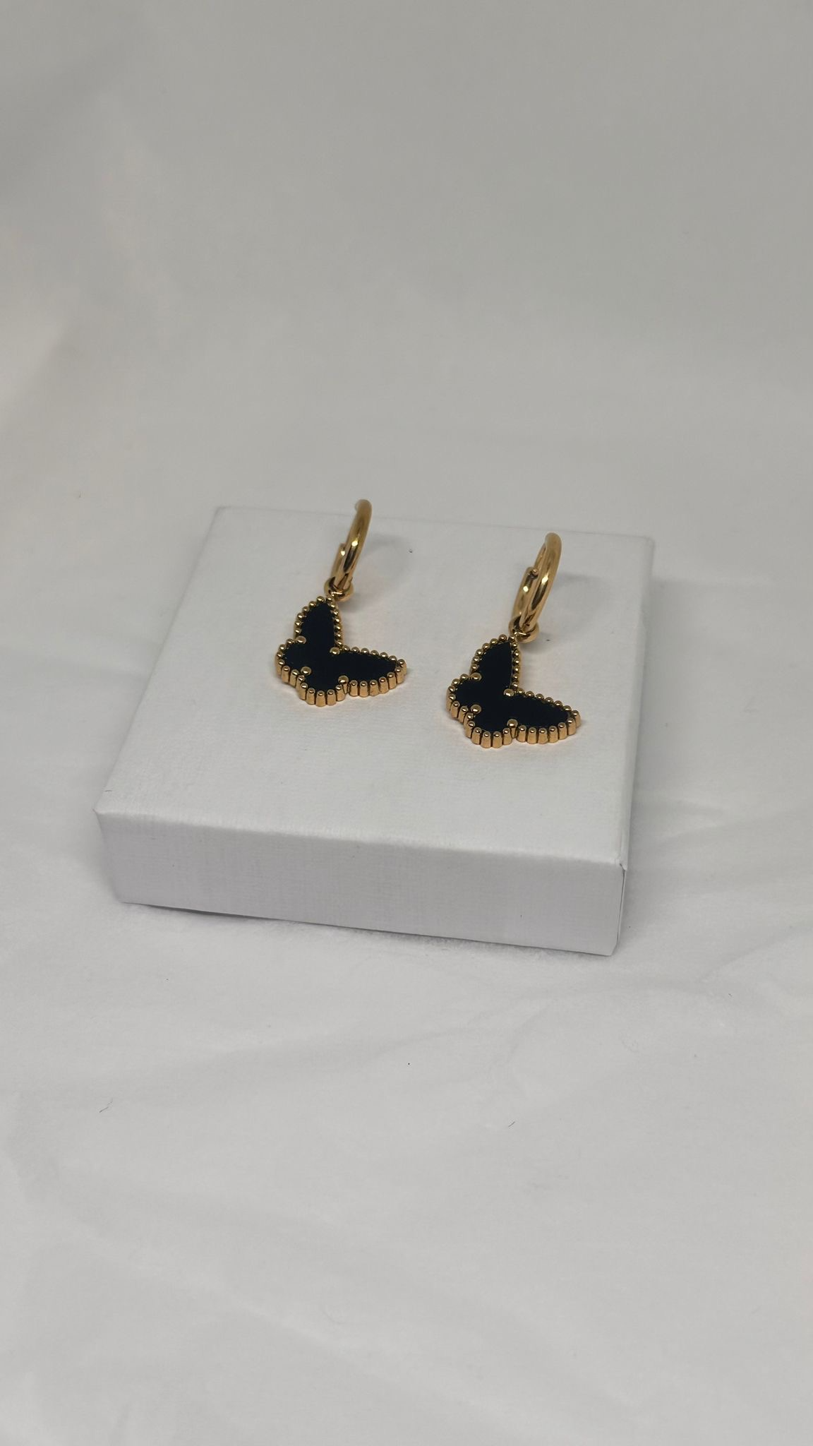 Boucles BUTTERFLY Noires – Créoles dorées premium