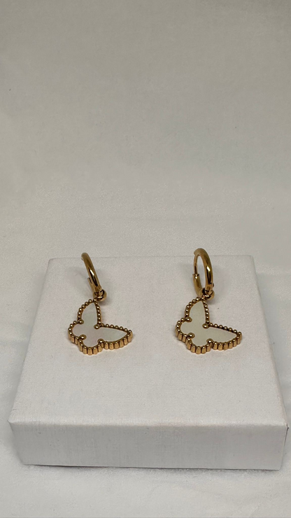 Boucles BUTTERFLY Nacrées – Créoles dorées premium