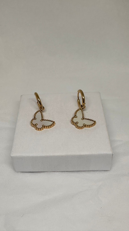 Boucles BUTTERFLY Nacrées – Créoles dorées premium